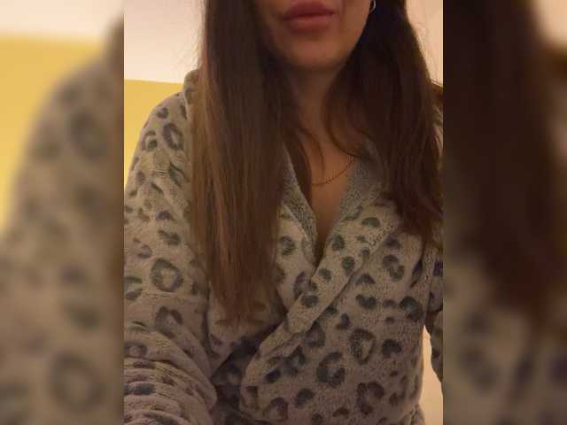 AnnaHott's BongaCams show and profile