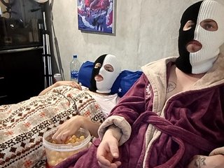 Kiss-Kissaa Porn Show