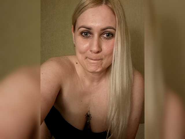 Enni1's BongaCams show and profile
