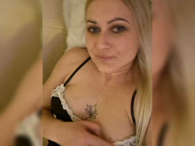 Enni1's BongaCams show and profile