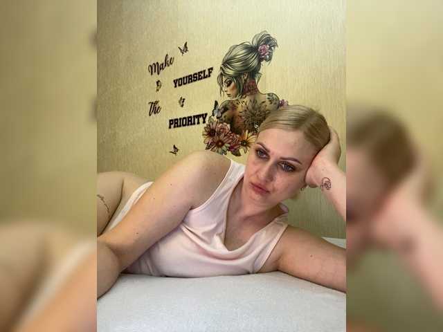 Enni1's BongaCams show and profile