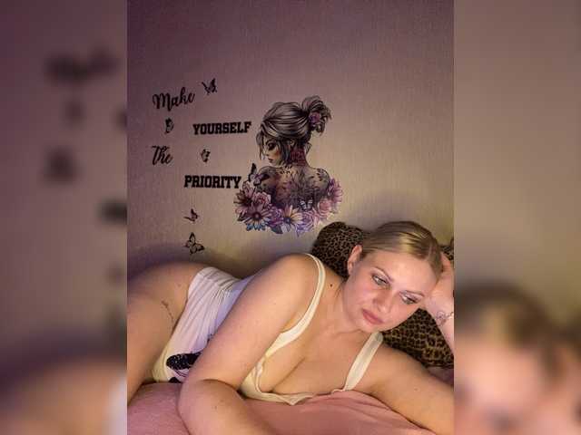 Enni1's BongaCams show and profile