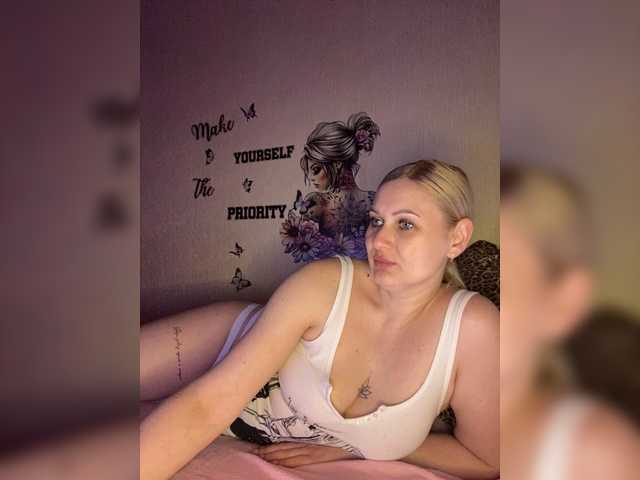 Enni1's BongaCams show and profile