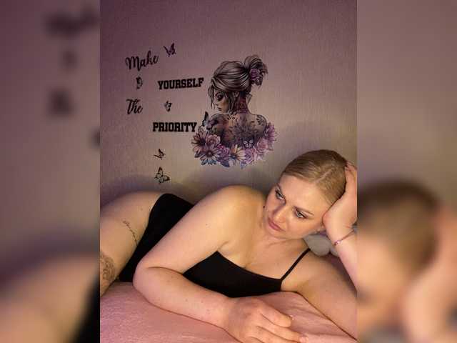 Enni1's BongaCams show and profile