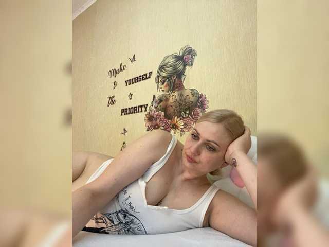 Enni1's BongaCams show and profile