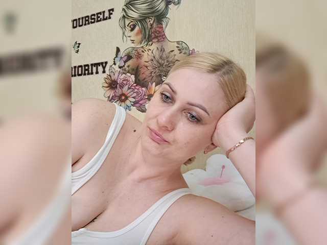 Enni1's BongaCams show and profile