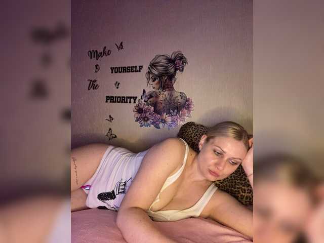 Enni1's BongaCams show and profile