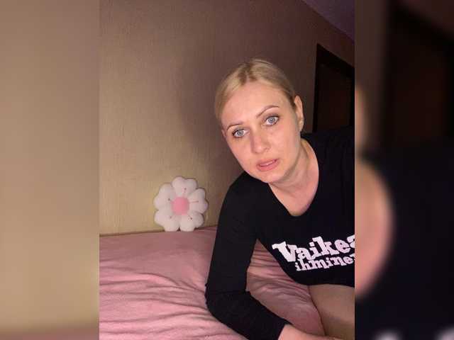 Enni1's BongaCams show and profile