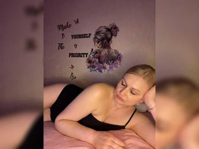 Enni1's BongaCams show and profile