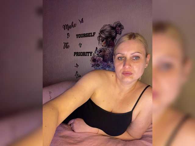 Enni1's BongaCams show and profile