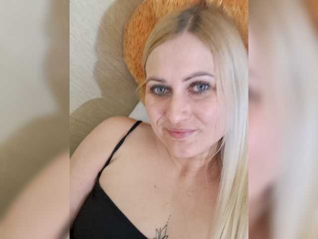 Enni1's BongaCams show and profile