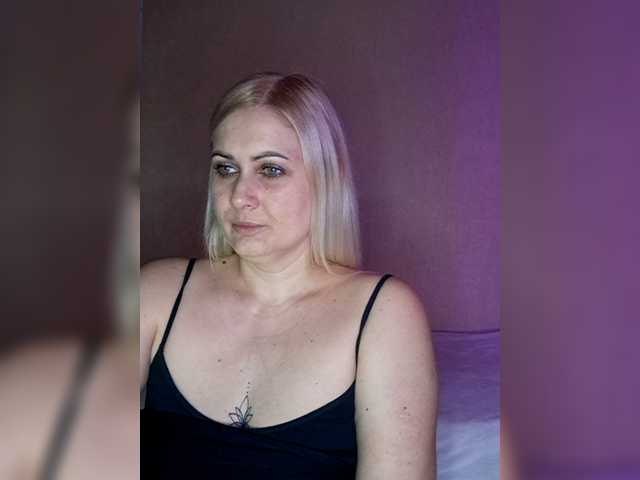 Enni1's BongaCams show and profile