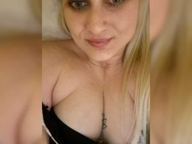 Enni1's BongaCams show and profile