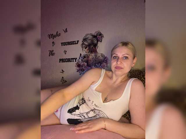 Enni1's BongaCams show and profile