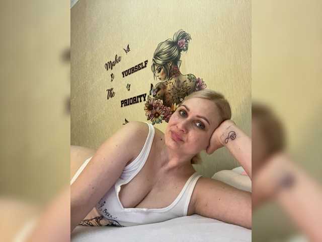 Enni1's BongaCams show and profile