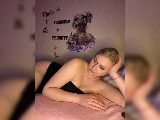 Enni1's BongaCams show and profile