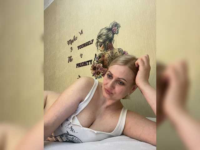 Enni1's BongaCams show and profile