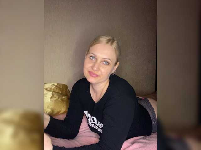 Enni1's BongaCams show and profile