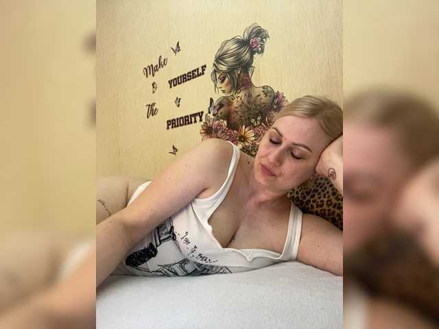 Enni1's BongaCams show and profile