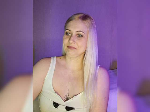 Enni1's BongaCams show and profile