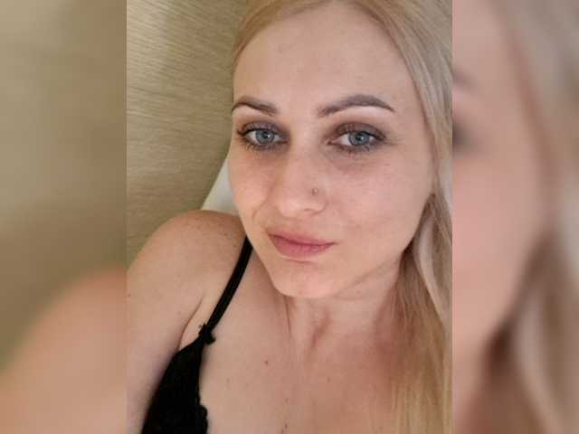 Enni1's BongaCams show and profile