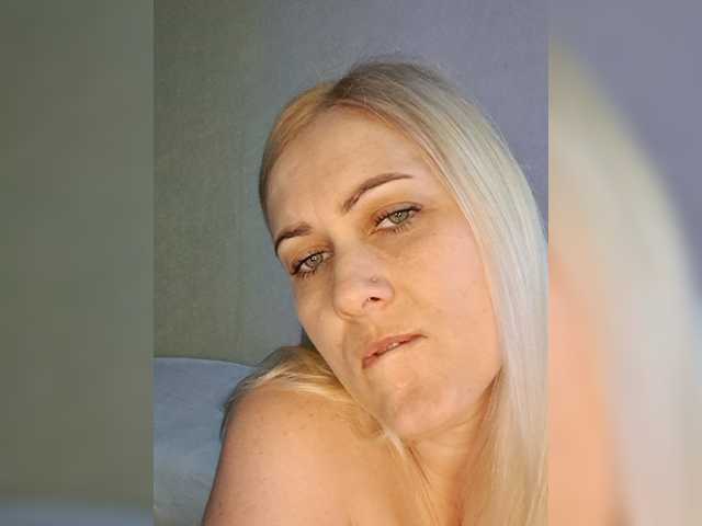 Enni1's BongaCams show and profile