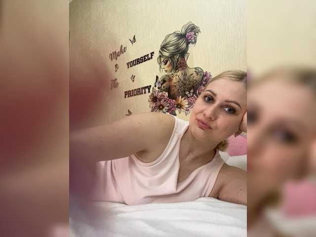 Enni1's BongaCams show and profile