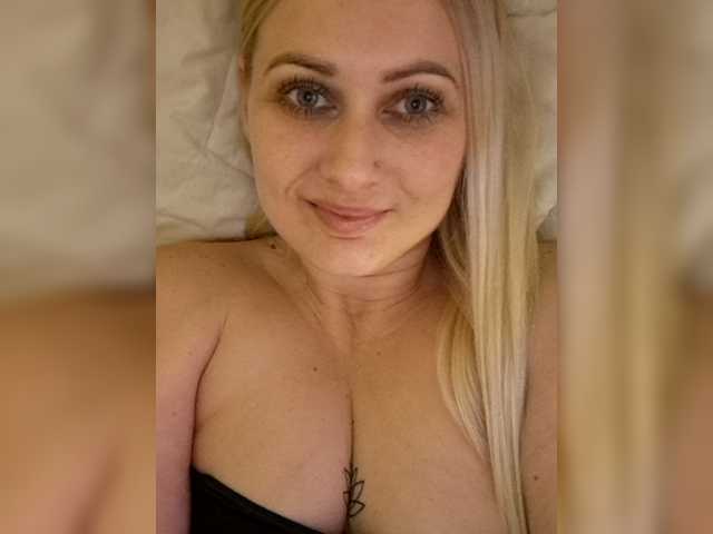 Enni1's BongaCams show and profile