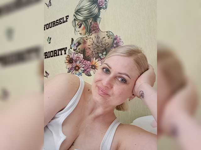 Enni1's BongaCams show and profile
