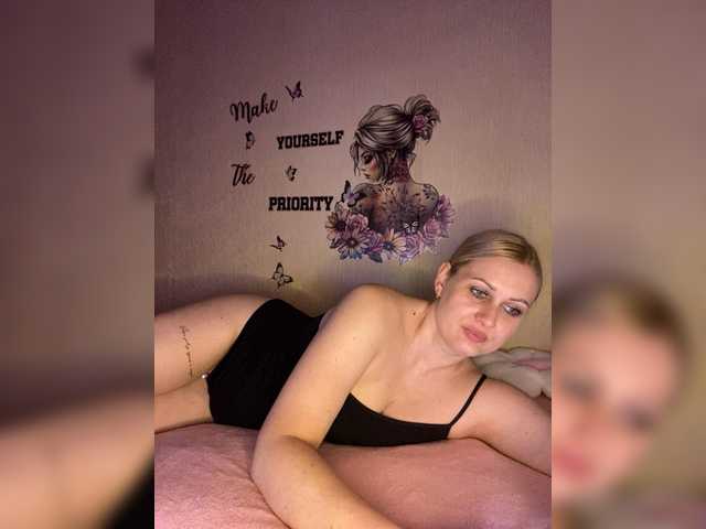 Enni1's BongaCams show and profile