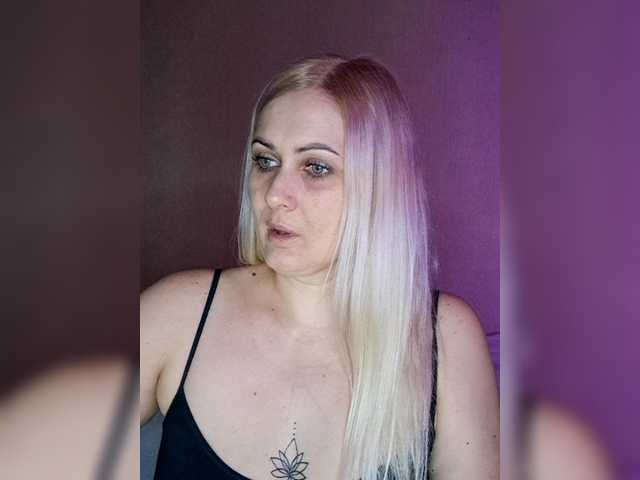 Enni1's BongaCams show and profile