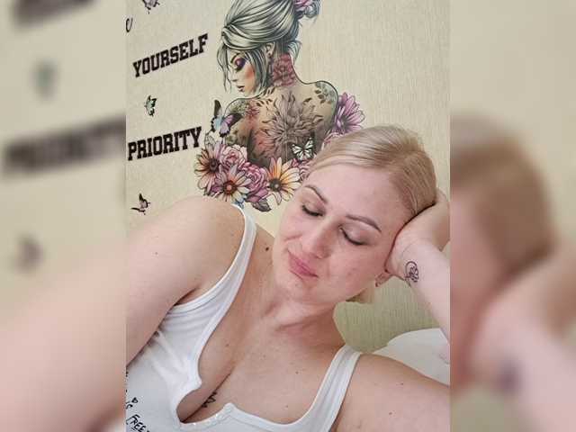 Enni1's BongaCams show and profile