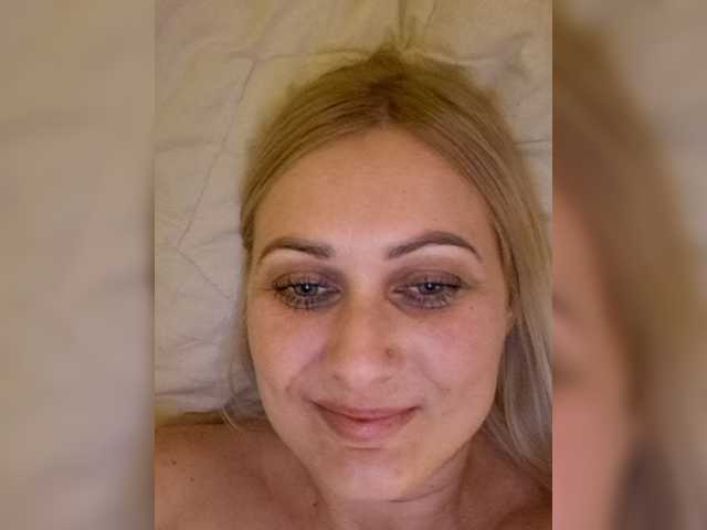 Enni1's BongaCams show and profile