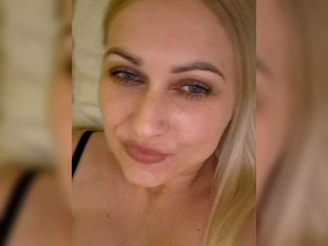 Enni1's BongaCams show and profile