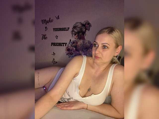 Enni1's BongaCams show and profile