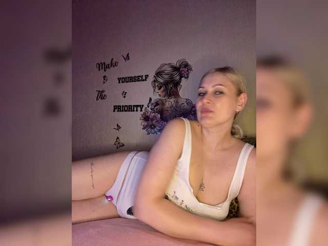 Enni1's BongaCams show and profile