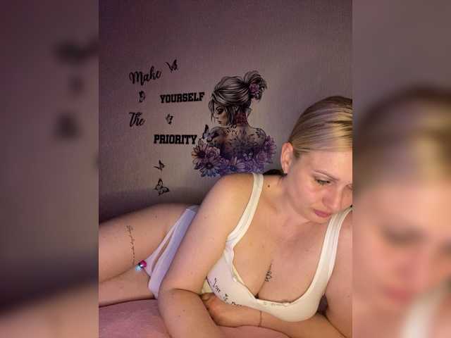 Enni1's BongaCams show and profile