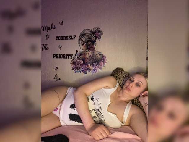 Enni1's BongaCams show and profile