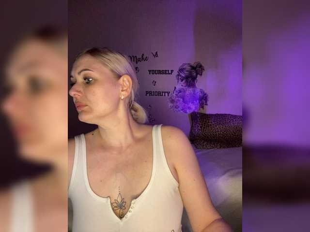 Enni1's BongaCams show and profile