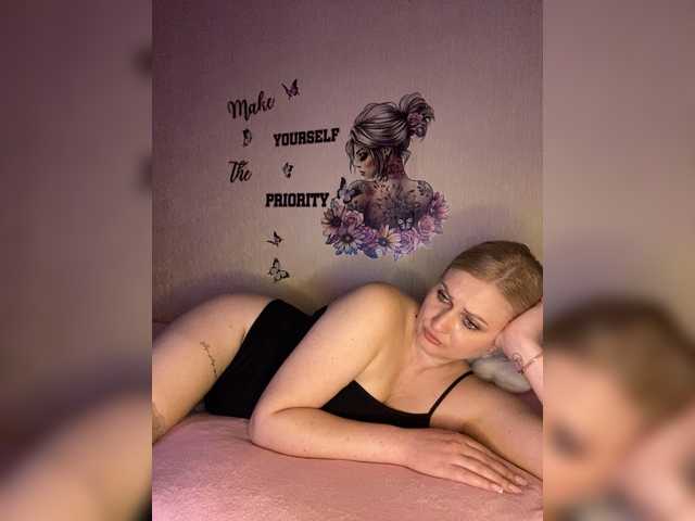 Enni1's BongaCams show and profile