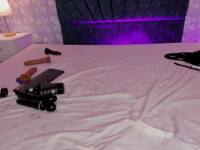 LittleKloe's BongaCams show and profile