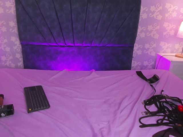 LittleKloe's BongaCams show and profile