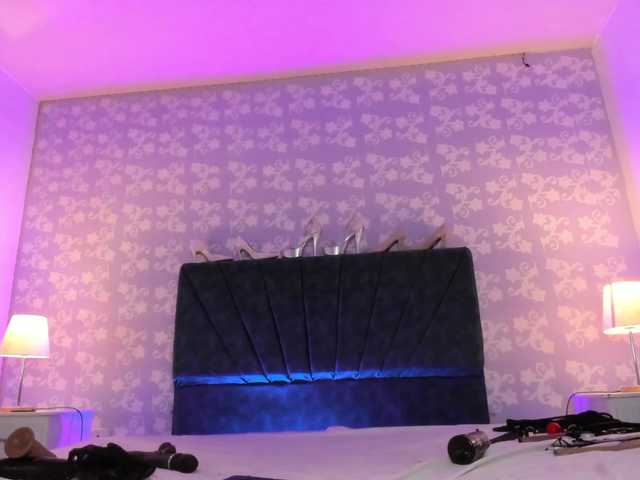 LittleKloe's BongaCams show and profile