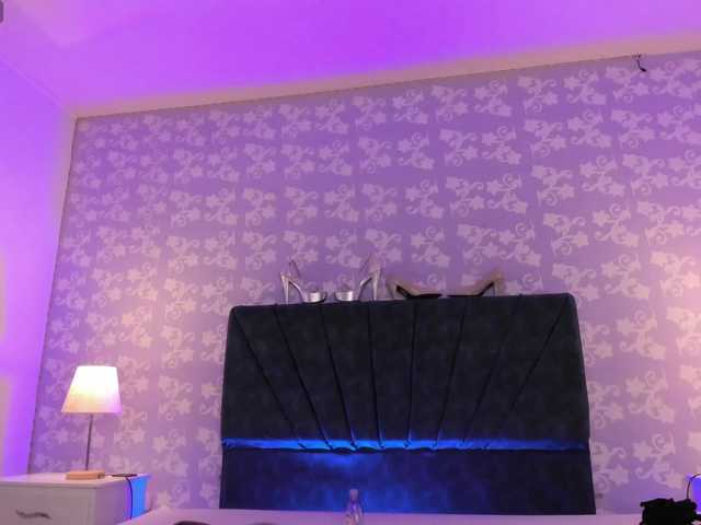 LittleKloe's BongaCams show and profile