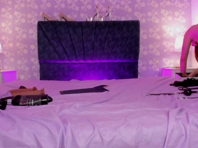 LittleKloe's BongaCams show and profile