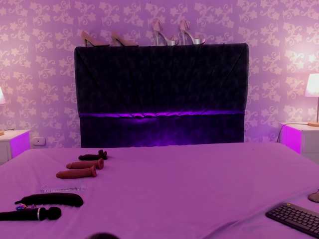 LittleKloe's BongaCams show and profile