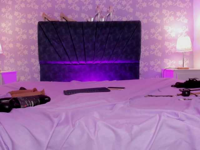 LittleKloe's BongaCams show and profile