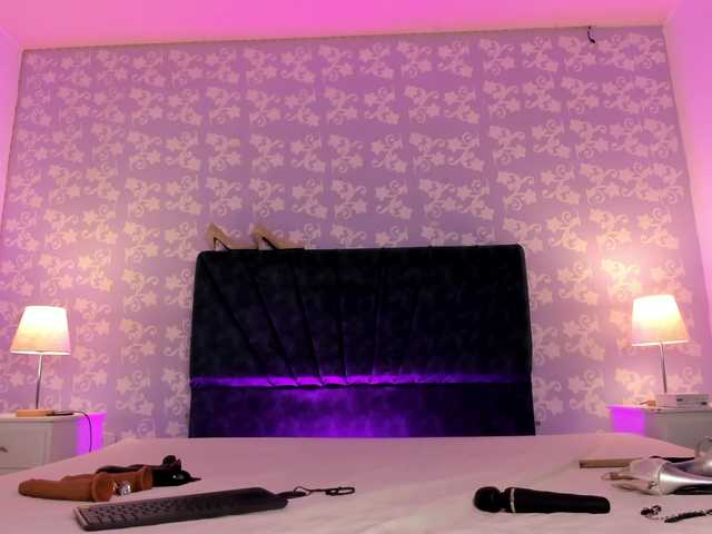 LittleKloe's BongaCams show and profile