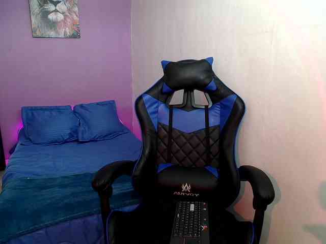alana-7 webcam