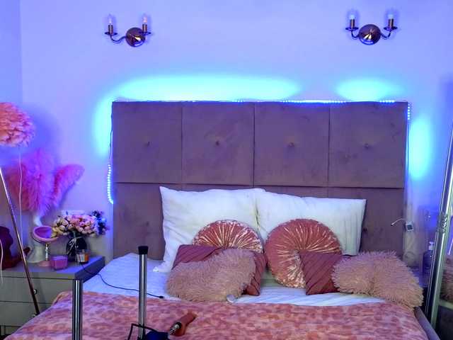 NicoleBondd's BongaCams show and profile